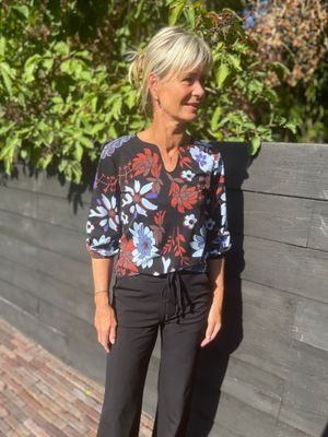 Foto van Mi Piace travel top flower print